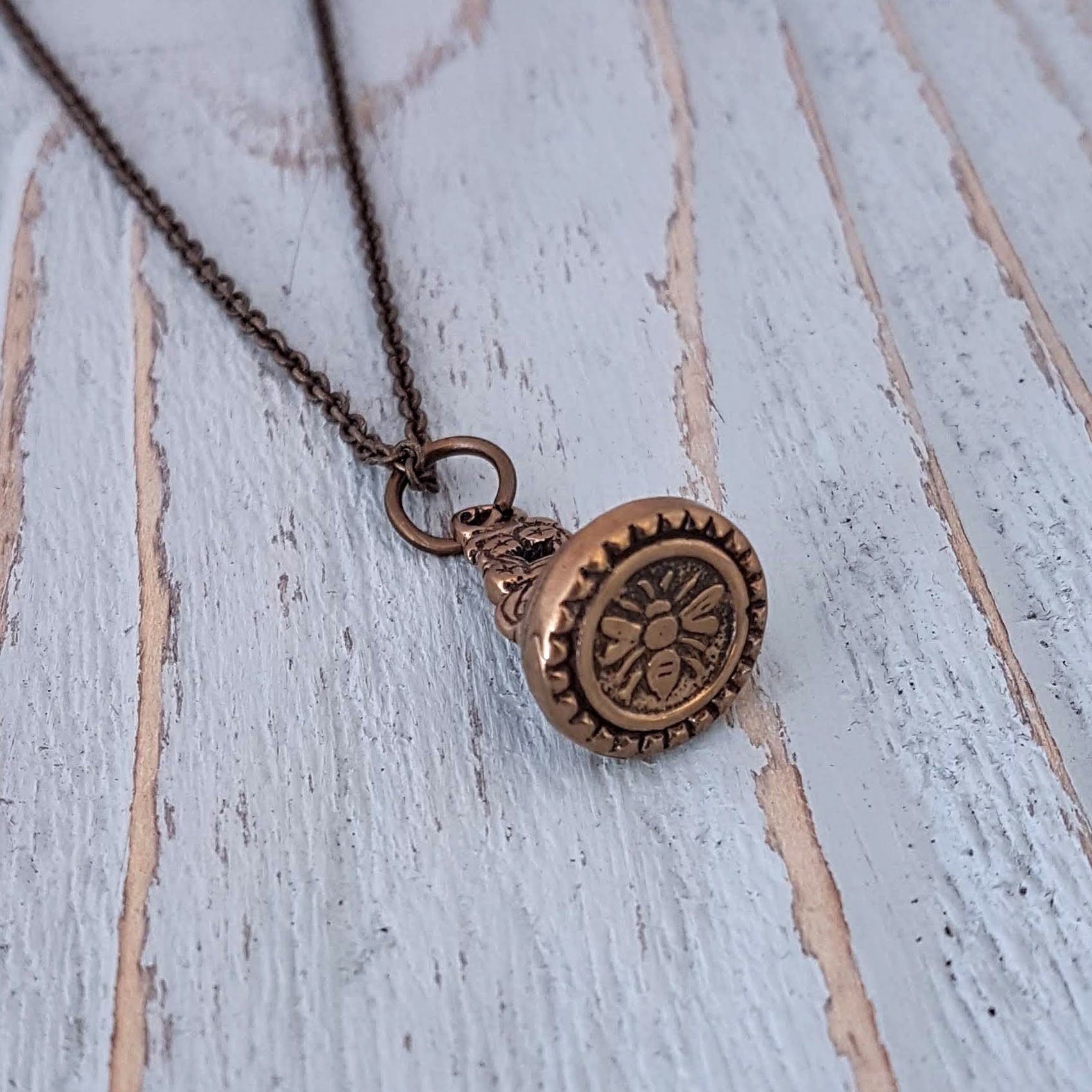 BEE Wax Seal Stamper Necklace, Bee Necklace, Gold Bee Jewelry, Insect Necklace, Gold Insect Pendant, Gift for Bee Keeper Usable Seal Stamp