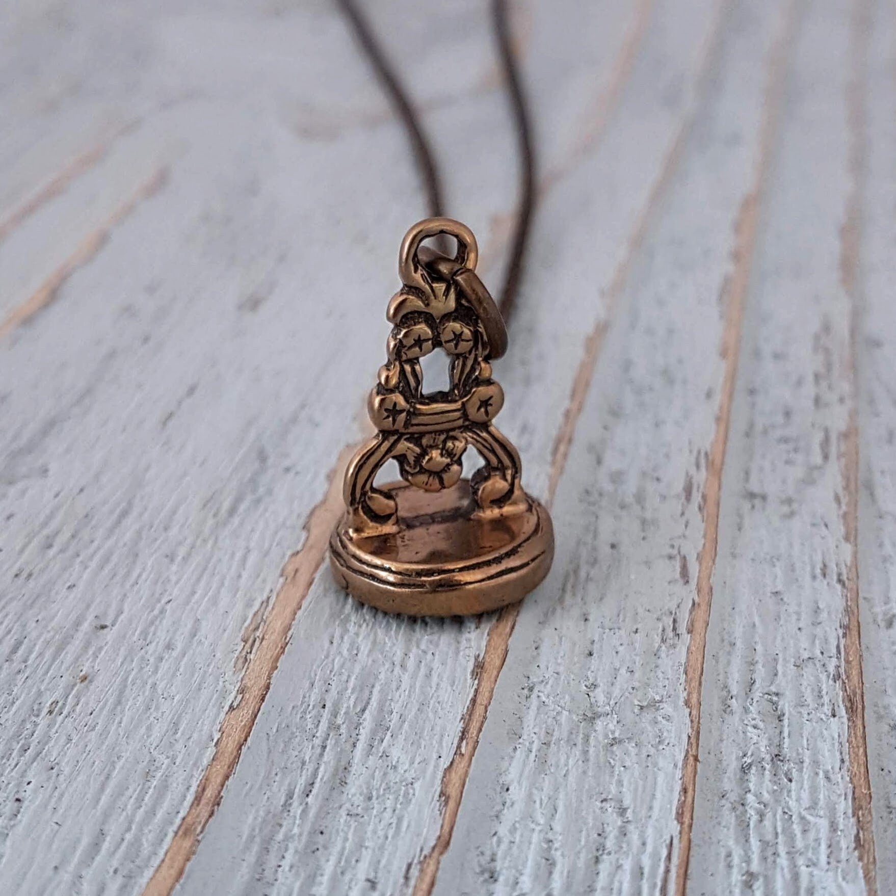BEE Wax Seal Stamper Necklace, Bee Necklace, Gold Bee Jewelry, Insect Necklace, Gold Insect Pendant, Gift for Bee Keeper Usable Seal Stamp